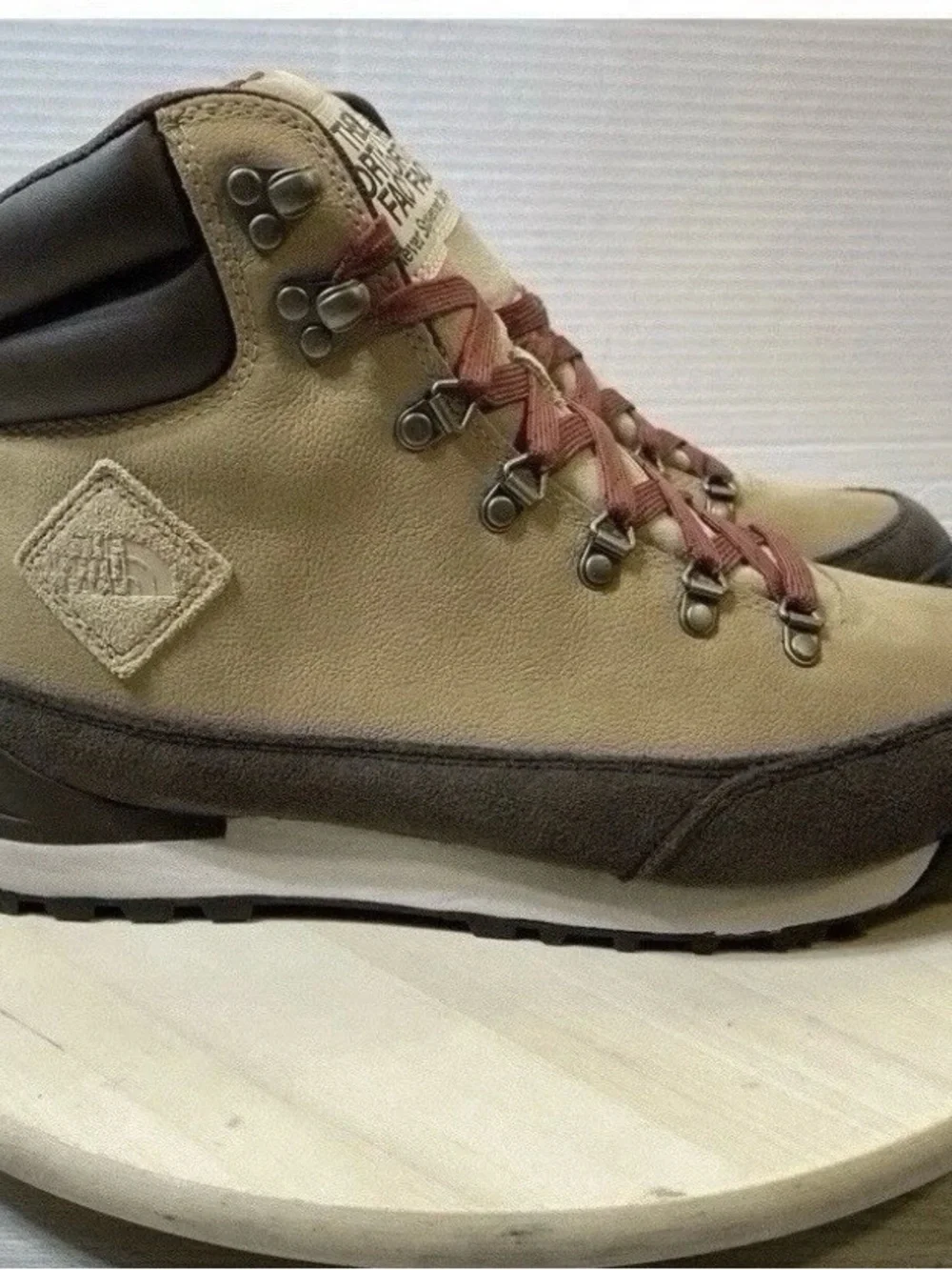 The North Face Men's 11.5 Back to Berkeley IV Leather WP rain snow winter Hiking